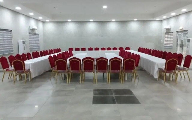 Keem Hotel and Suites