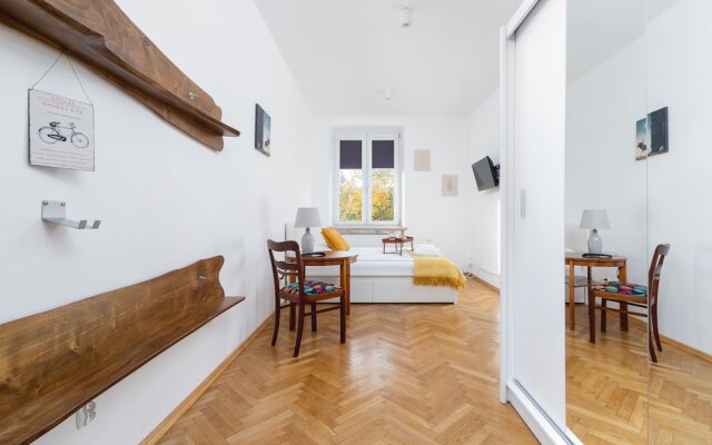 Old Town Basztowa Apartment by Renters