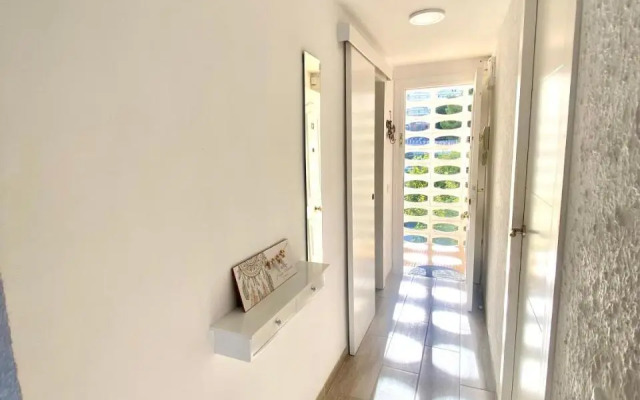 Apartamento con piscina y garaje, Playa a 10 min