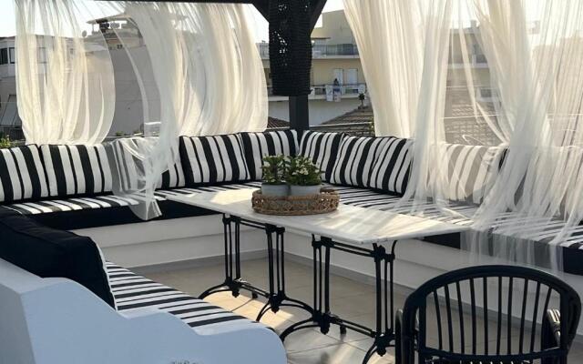 Magical Seaside Town Boutique Apts 2