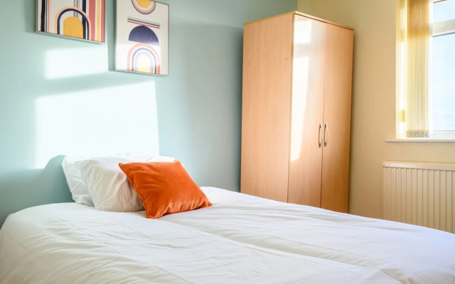 Fawr Place by  Tŷ SA