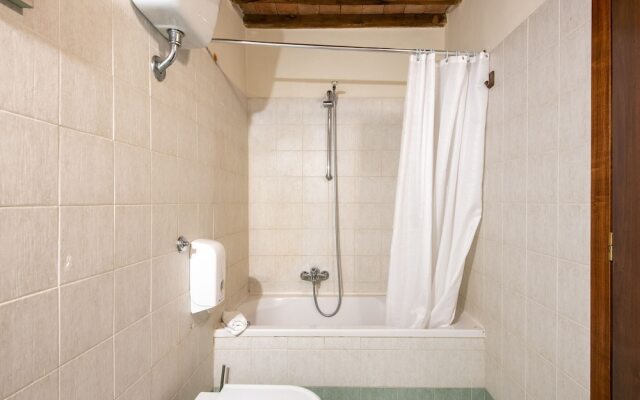 Secluded Apartment in Rapolano Terme with Garden