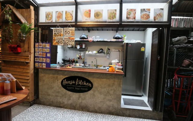 OYO 612 Hansa Hostel