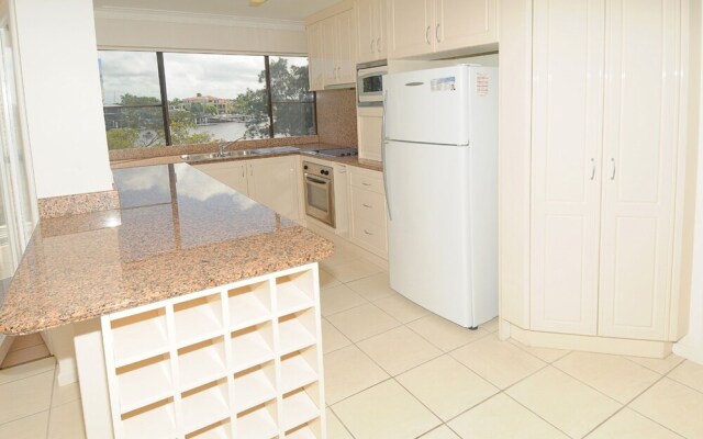 Maui 6 - 2 BDRM Apt on Parkyn Pde