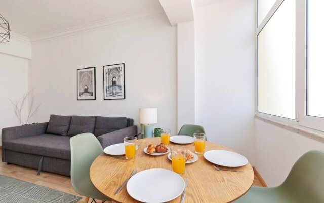 Minimalist 2bdr Apt in Lisbon, Excellent Location
