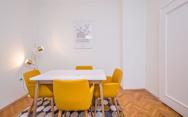 FM Luxury 1-BDR Apartment - Designer Business
