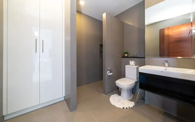 Nai Harn Suite near Beach UTN D502