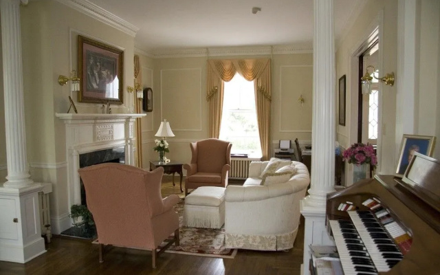 White Hall Manor Bed & Breakfast