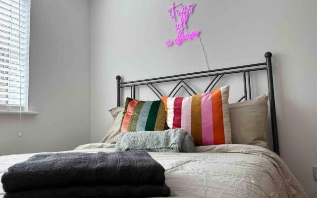 1-bed Apartment in Greater London Next to Station