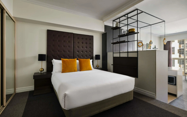 Mantra 2 Bond Street Sydney