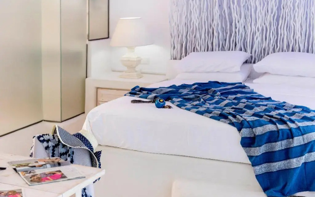 Kouros Home Hotel