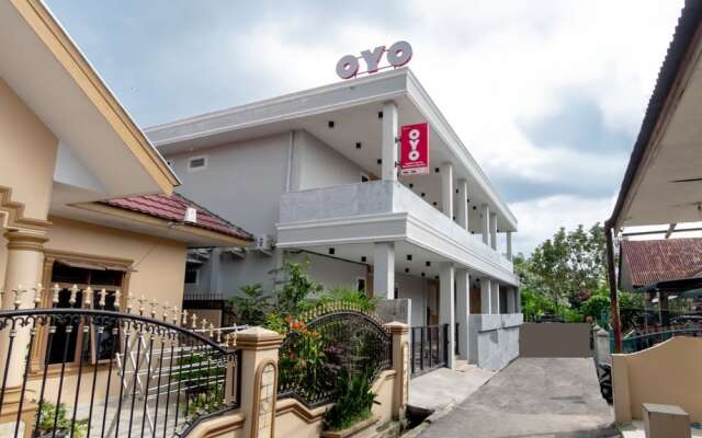 OYO 1476 Asoka Family Residence