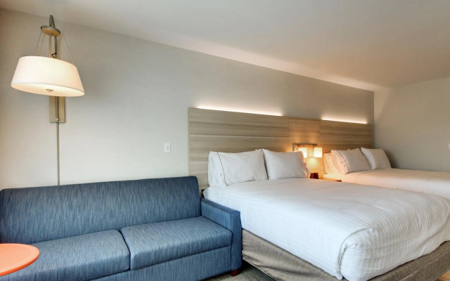 Holiday Inn Express & Suites Galesburg by IHG