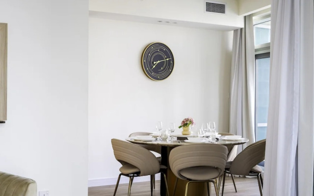 Stunning 2 BR in the heart of Downtown