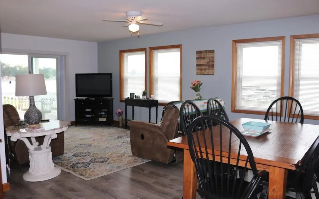 2729 Willow Ave. 3 Bedroom Condo