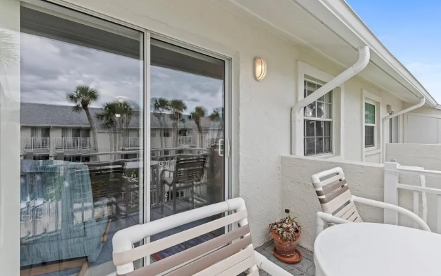 Colony Beach Club 209