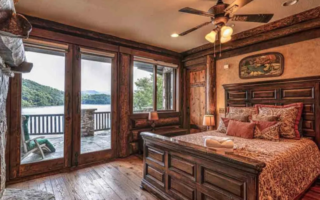 Forge Lake Lodge in Topton