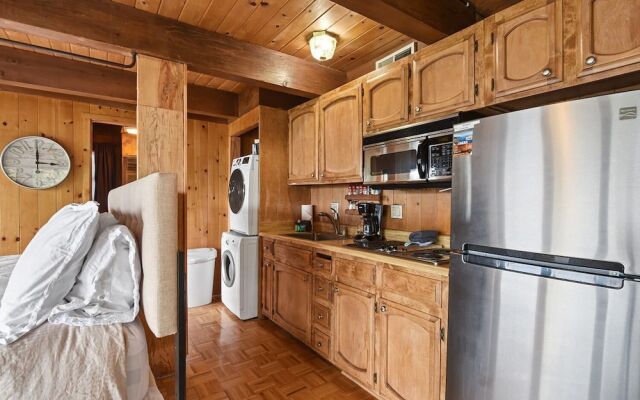 Stunning Views at Stargazer Lakefront Studio!