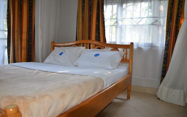 Ssese Islands Beach Hotel - Hostel