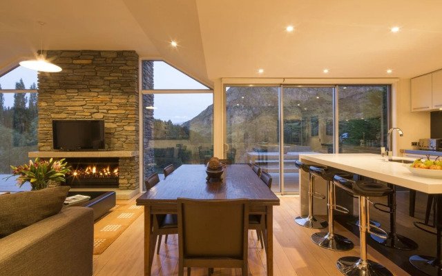 Riverview Retreat