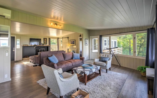 Hendersonville Home w/ Views - 3 Mi to Downtown!