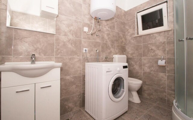 Beautiful Home in Grscica With Wifi and 2 Bedrooms