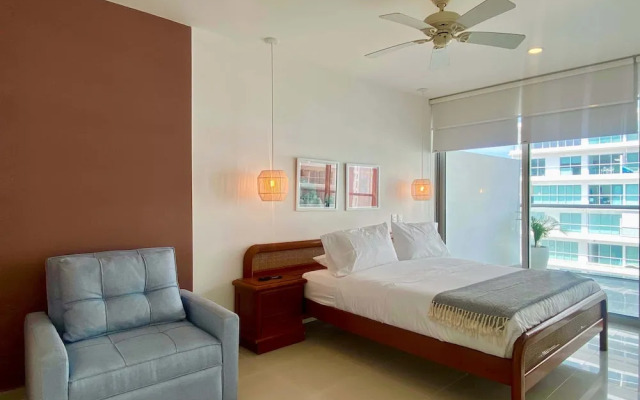 w Impeccable 2BR w Charming Balcony in CTG