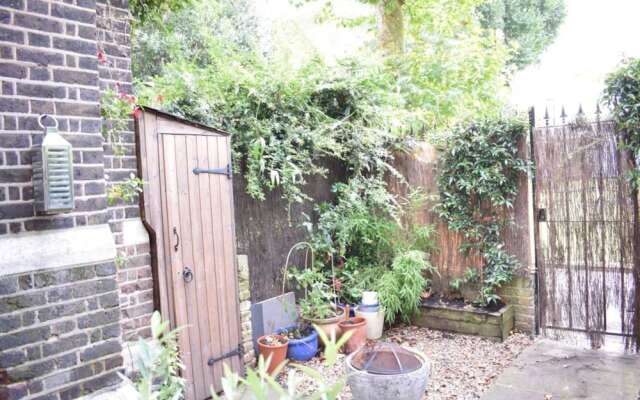 Converted Church Home with Parking, Sleeps 6