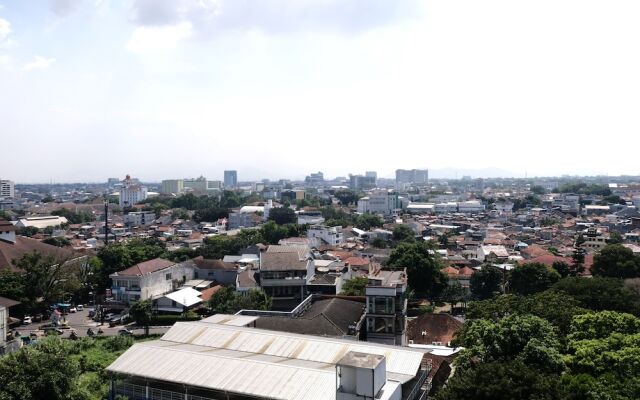 Homey And Cozy 2Br Apartment At Tamansari La Grande