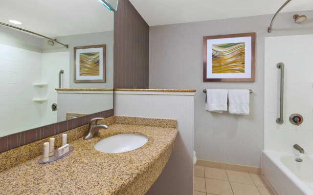 Courtyard by Marriott Omaha La Vista