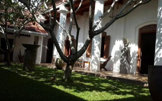 Robin Hill Suites