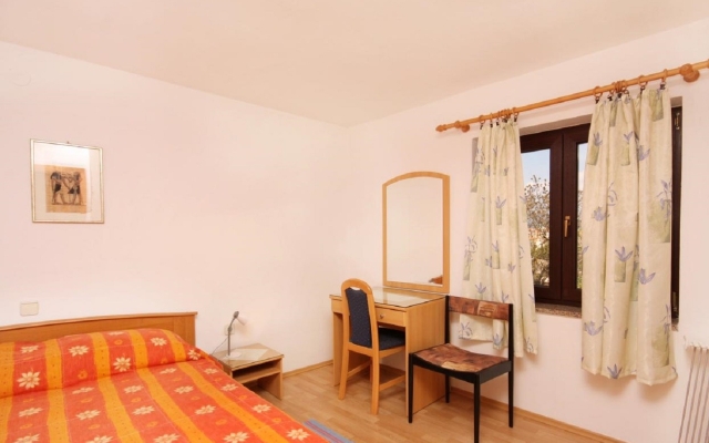 Apartment Luka - with parking; A1 Vrbnik, Island Krk