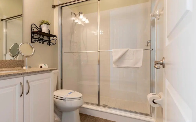 Amazing Beach House Near the Parks