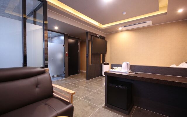 Louis Hotel