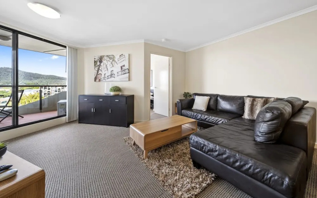 Inner-city 2-bed With Parking, Pool, Gym & BBQ – Guest Rooms – Braddon