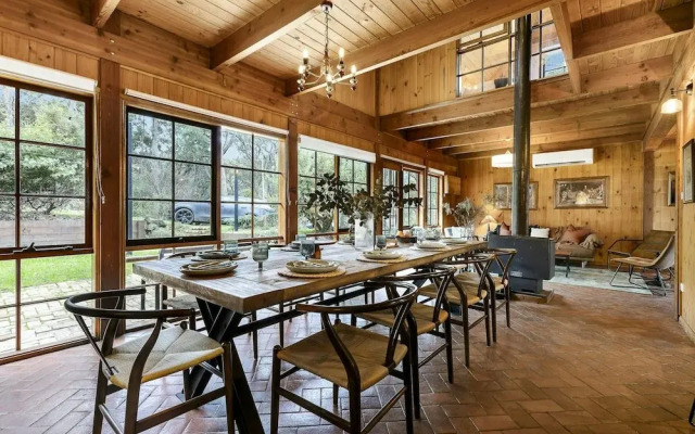 Onyx Retreat Healesville Luxury Lodge x Hot Tub