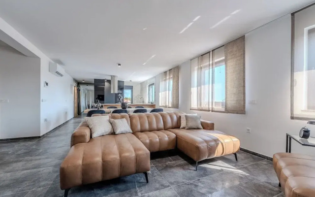 Penthouse Adela