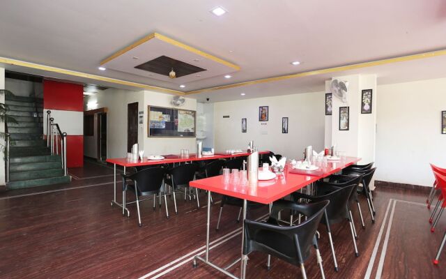 OYO 7828 Hotel Saket