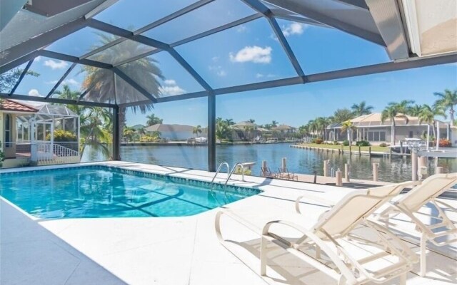 300 Edgewater Ct 3 Bedroom Home by Redawning