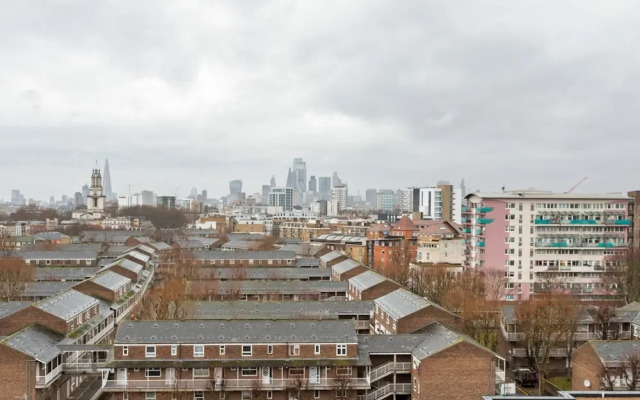 Modern 1 Bedroom Apartment Near Canary Wharf With Balcony