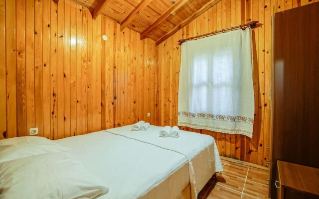 Cuhadar Ahsap Evleri