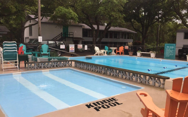 Captain's Cove Motel