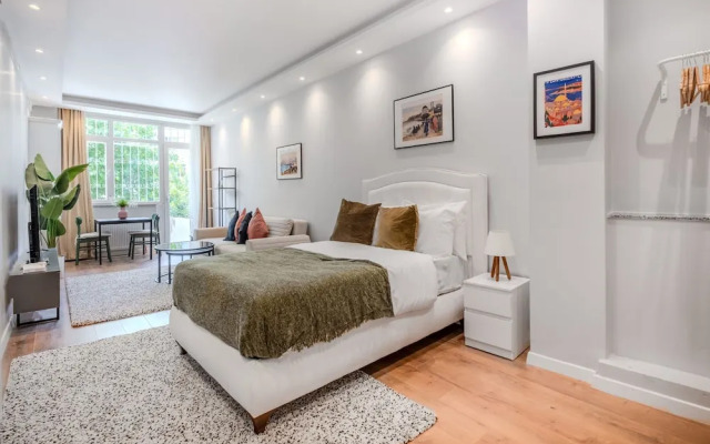 House w Garden 10 min to City s in Beyoglu