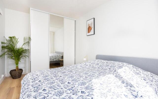 Renovated apartment metro, parking included, near Porte Versaille