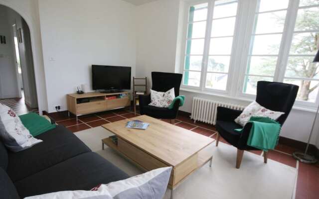 Modern Holiday Home in Crozon with Terrace