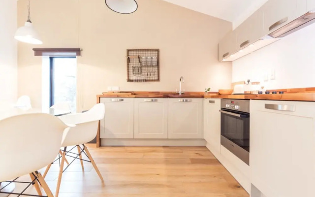 The Cliffside Loft - Distinctly Modern 3Bdr Riverside Home