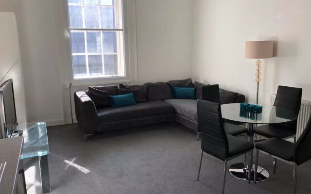 Spacious 3 Bedroom Flat in the City Centre