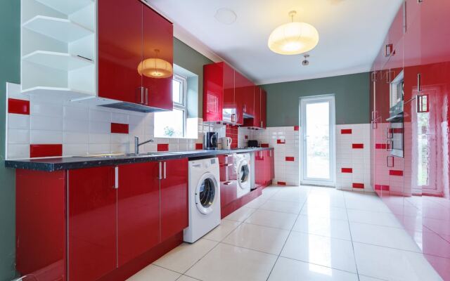 Shirley House Self Catering Guest House, 5 min Drive to Cruise Ship Terminals and City Centre