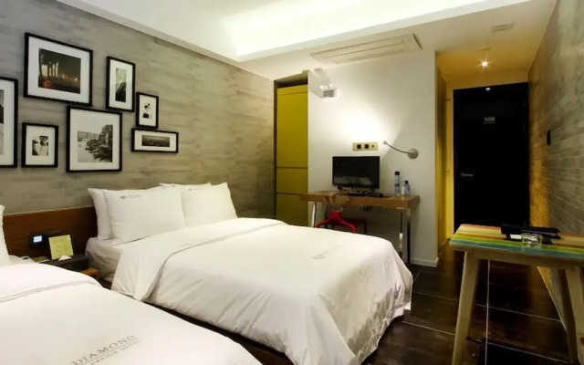 Rich Diamond Hotel