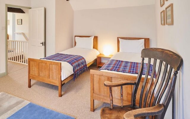 Host Stay Penrheol Farmhouse